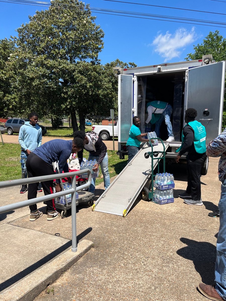 CCJacksonMS's tweet photo. Here at Catholic Charities, our mission is to be a visible sign of Christ's love. Our team was privileged to deliver a laundry truck and other items to Rolling Fork, MS. #CCJStrong #VisibleSign https://t.co/I0Lj3Ogckx
