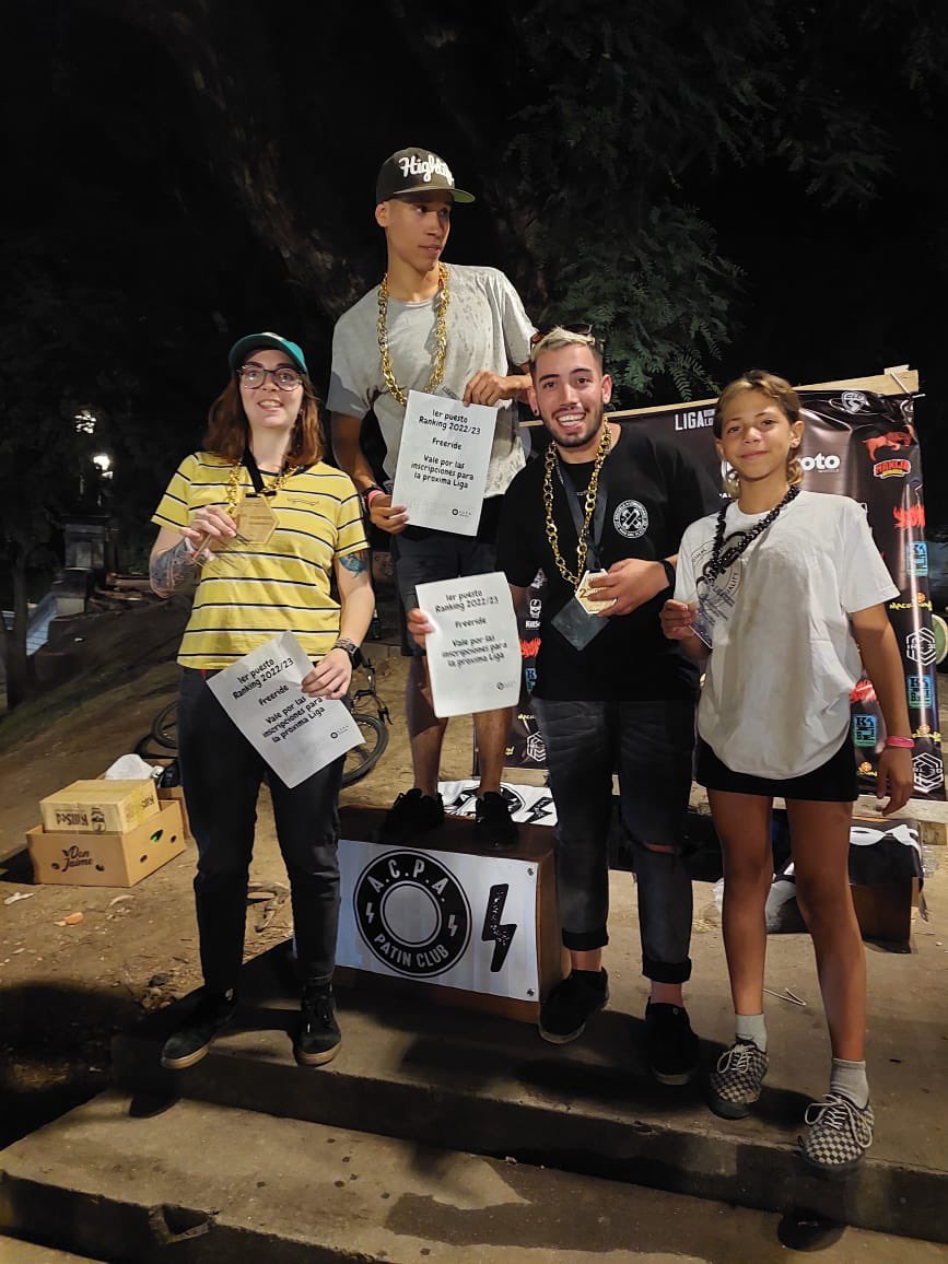 atlpinamar's tweet photo. Yam Isach (cat. fem) y Kiara Castronuovo (cat. m12) se quedaron con los primeros puestos de la primer liga bonaerense de longboard freeride de la provincia de Buenos Aires.
Felicitaciones chicas son un orgullo!! https://t.co/x0GZPffYjS