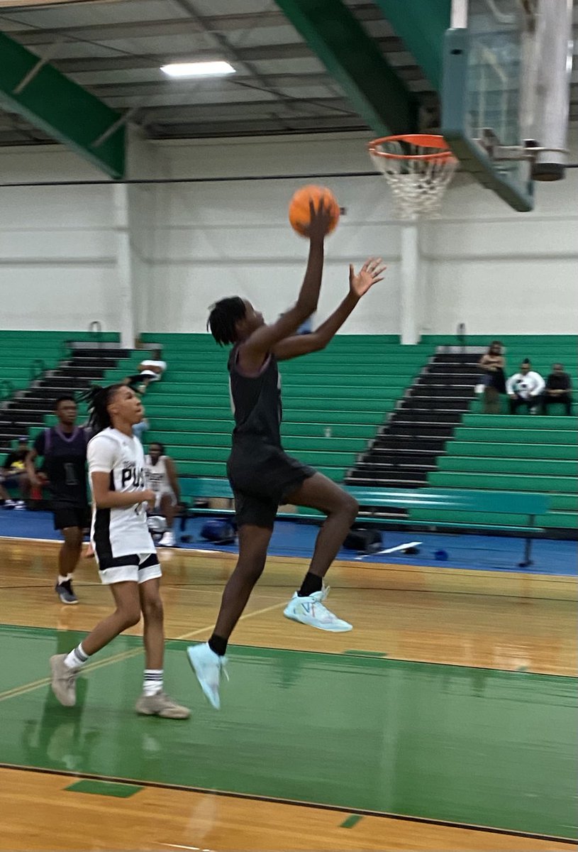 NorfolkKnights's tweet photo. Jaeron Virgo ⁦@xjaeron20⁩ with the layup for Showtime Ballers 17U.  Jonathan Pang leads the way with 10 points, Elijah Carol has 8 as they lead Team Push Bowman 36-13, 2:13 left 1H.  #BigShots #BooWilliamsLegacyClassic ⁦@BigShotsGlobal⁩ ⁦@BigShotsToday⁩ https://t.co/DmgwSKWjFT