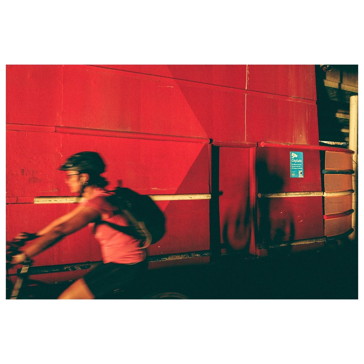 mattfieldsphoto's tweet photo. Find yourself a nice red wall
X-T3 + XF16mm f1.4

#red
#fujifilm
#23mm
#mirrorless
#filmsimulation
#fujilove
#streetphotography
https://t.co/hUhxelRrUn https://t.co/SCv5RwRj1T