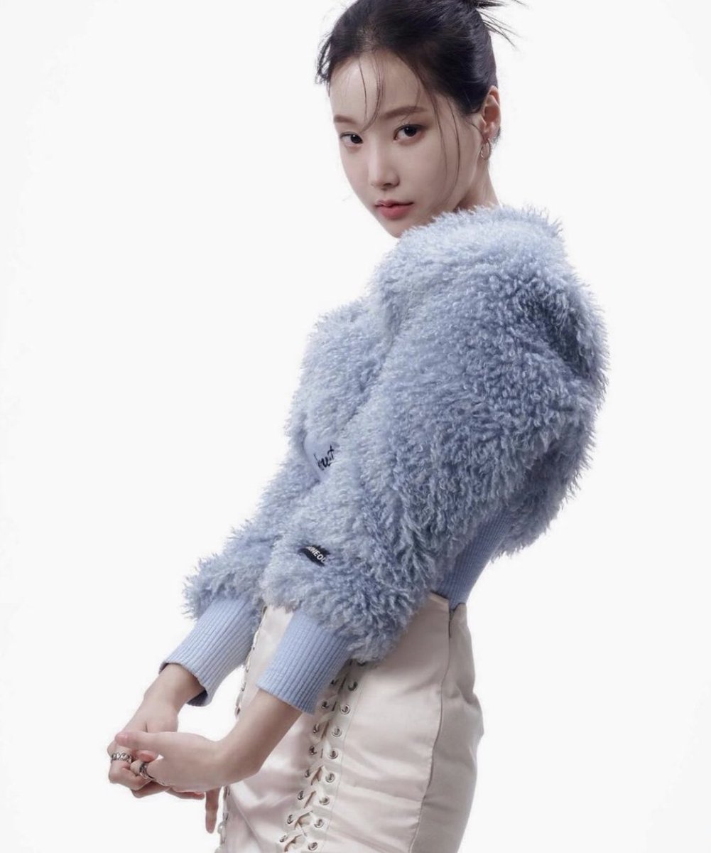dabinscd's tweet photo. Let me introduce you to the worlds best model😻 #yeonwoo https://t.co/hTqgZuR5jq