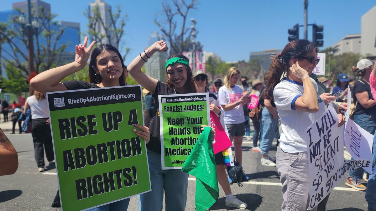 riseup4abortion's tweet photo. In Los Angeles with @Rise4AbortionLA & @wmnsmarchla
To #BREAKTHEGLASS cuz this is a code red emergency! HANDS OFF THE ABORTION PILL !
Women need LEGAL ABORTION ON DEMAND AND WITHOUT APOLOGY to be free. Sign up with us #linkinbio & wear #green4abortion
#AbortionPill #mifepristone https://t.co/HOGSCSmgqx