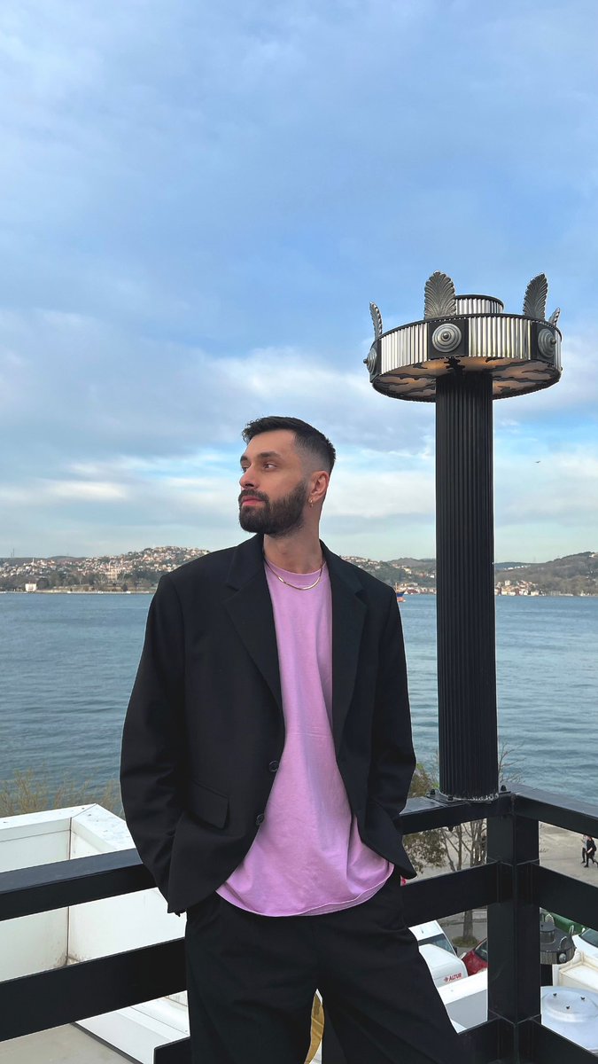 oguzhanunall_'s tweet photo. yaz geldi sanırım 🙋🏻‍♂️🦄 🦄🦄 https://t.co/6Y5Oqe2yFw