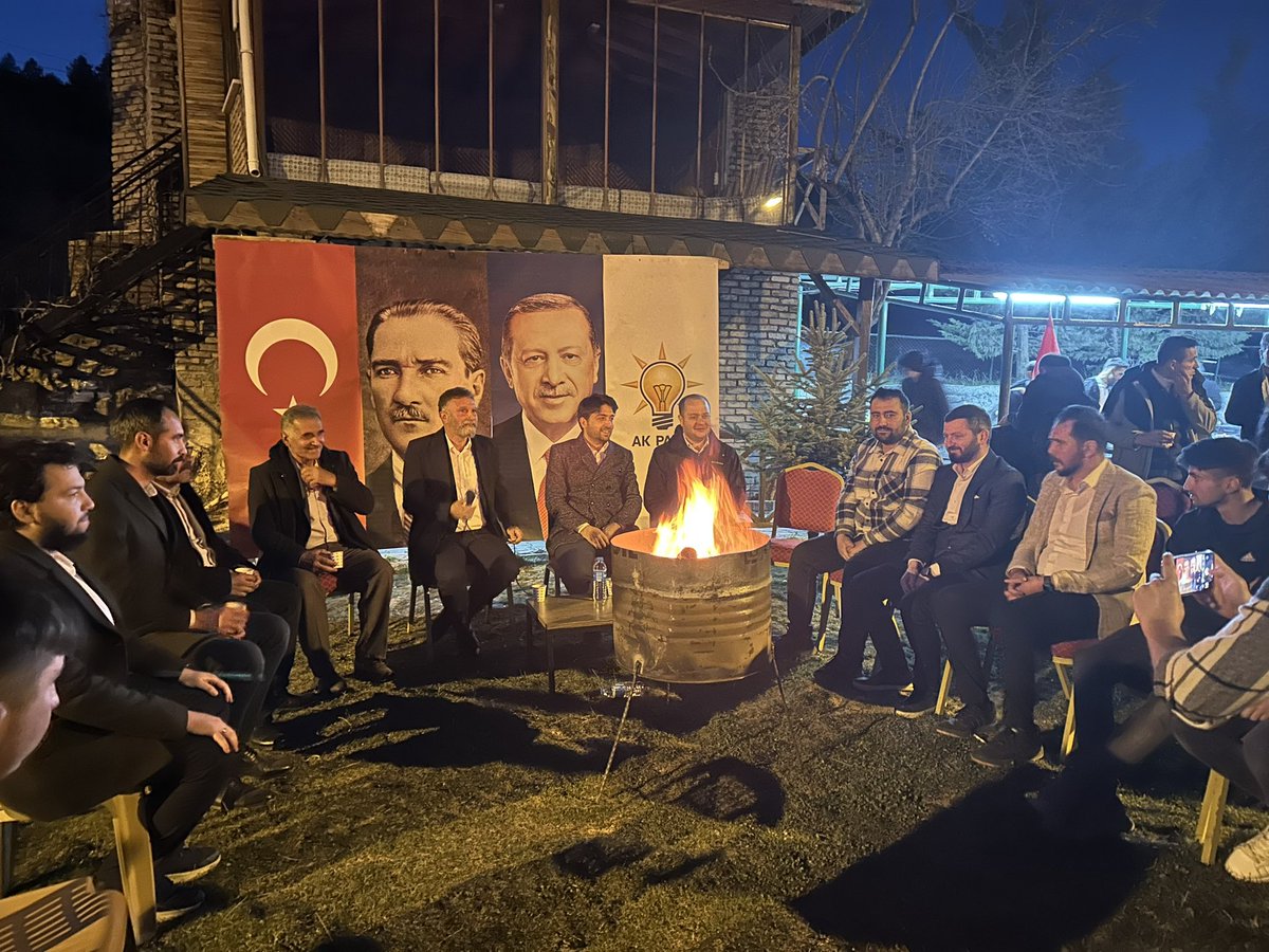 avsaidkiyak's tweet photo. Seçim çalışmaları kapsamında bugün Derbent'te Milletvekili adayımız @muhammedzeren, Derbent Belediye Başkanımız @hsynaytn42 ve genç kardeşlerimizle beraber ilçe gençlik kolları teşkilatımızın düzenlediği iftar programında bir araya geldik.

#TürkiyeYüzyılı vizyonu ile durmak yok, yola devam!