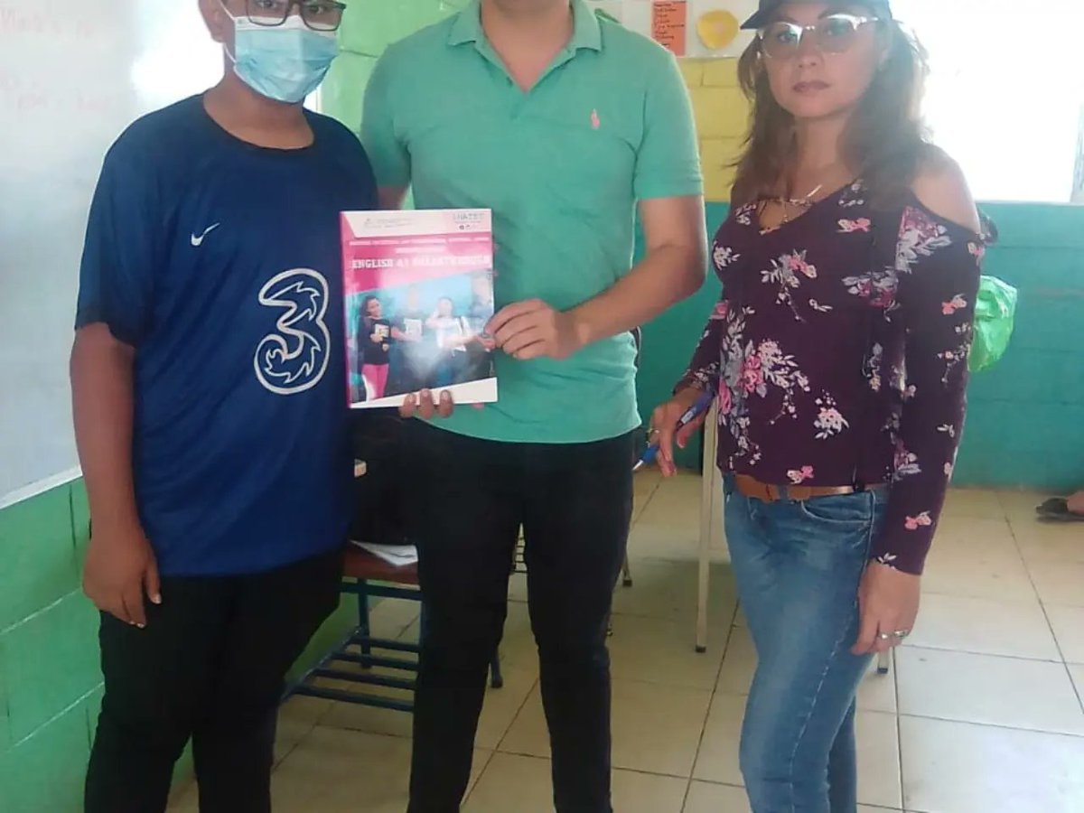 CCTipitapaR's tweet photo. Entrega de material didáctico a protagonistas del curso de Inglés A1 impartido en coordinación con La  Alcaldia municipal e Inatec #SoyTecNacional #ManaguaSandinista  #15deAbril https://t.co/cUmbms5Ct4