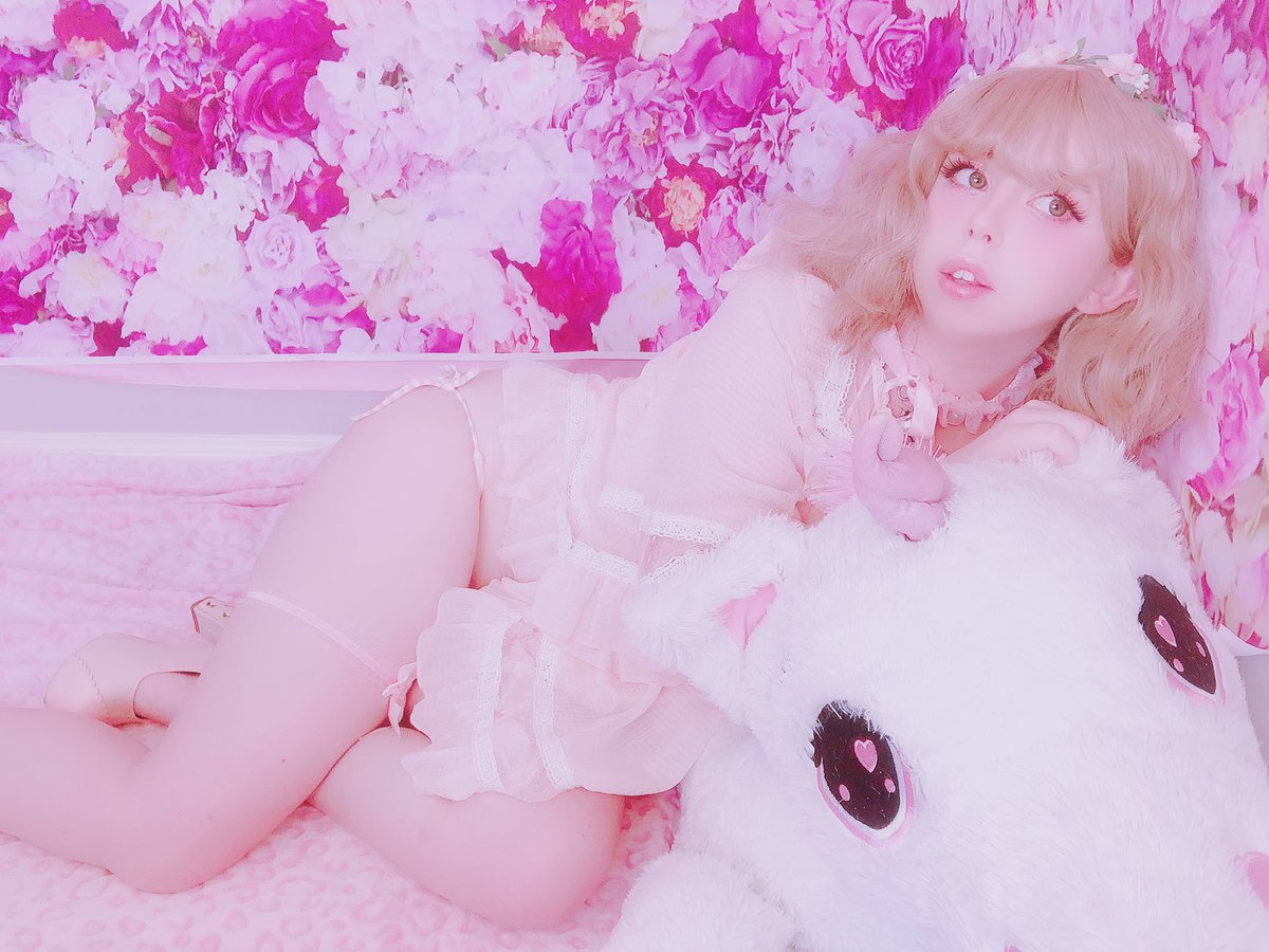 ParfaitBunnie's tweet photo. 🌷30+ rts and I will lift my dreamy dress~(*´꒳`*)🌸💕 https://t.co/uKrWsRLQDA