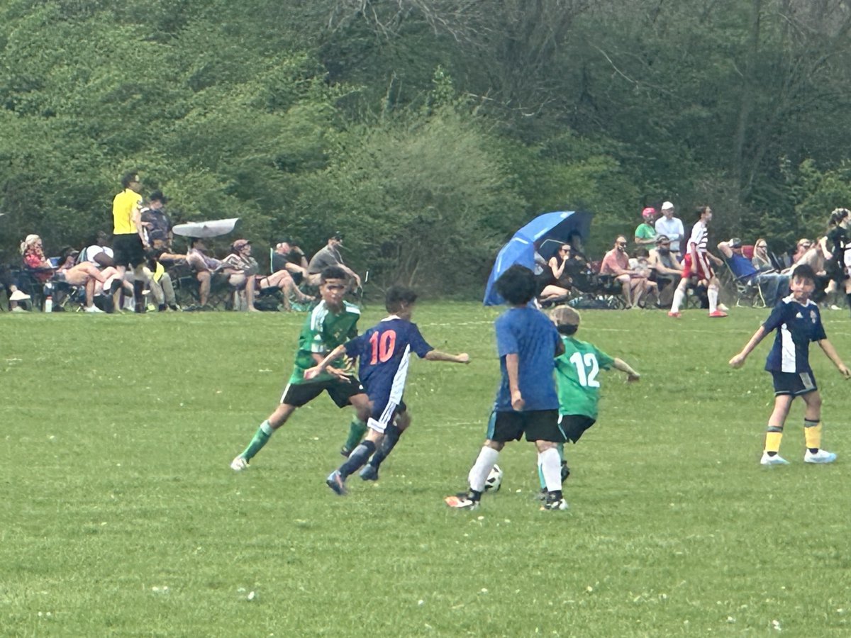 USAofIndiana's tweet photo. #10 driving through defenders @USAofIndiana #2011B Red #indyburncup #maryjohngeissesoccercomplex @IndyParksandRec 315 teams from 7 states @VisitIndy @HendricksCounty @VisitIndiana @IndyMayorJoe @TownofAvon https://t.co/71rAjzyhTT