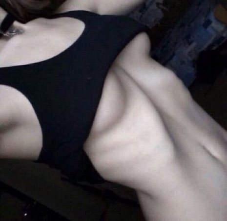 nocalbbz's tweet photo. grow to love the feeling of being hungry. https://t.co/nB1lbFEj59