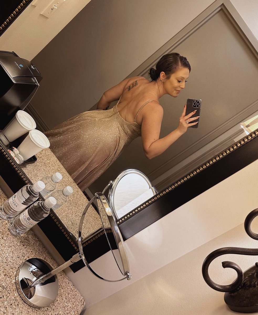 Amanda Stanford tweet media