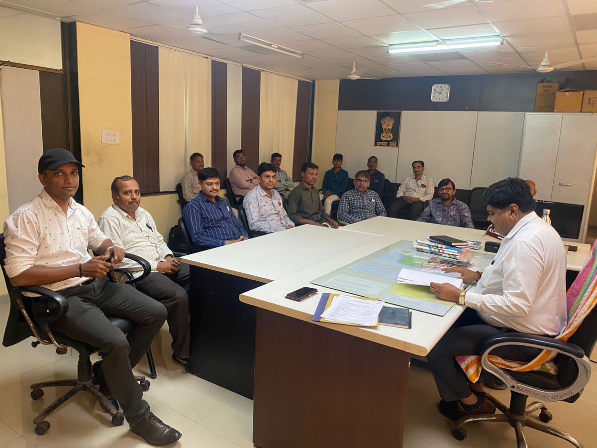 DesarAero's tweet photo. મતદાયાદી ખાસ સંક્ષિપ્ત સુધારણા કાર્યક્રમ 2023 અંતર્ગત મદદનીશ મતદાન નોંધણી અધિકારી અને મામલતદાર ડેસરના અધ્યક્ષ સ્થાને સેક્ટર સુપરવાઇઝર ની તાલીમ તથા મિટિંગ યોજવામાં આવી.@CollectorVad @DEOVADODARA @SdmSavli @ECISVEEP https://t.co/za6HrheVdf