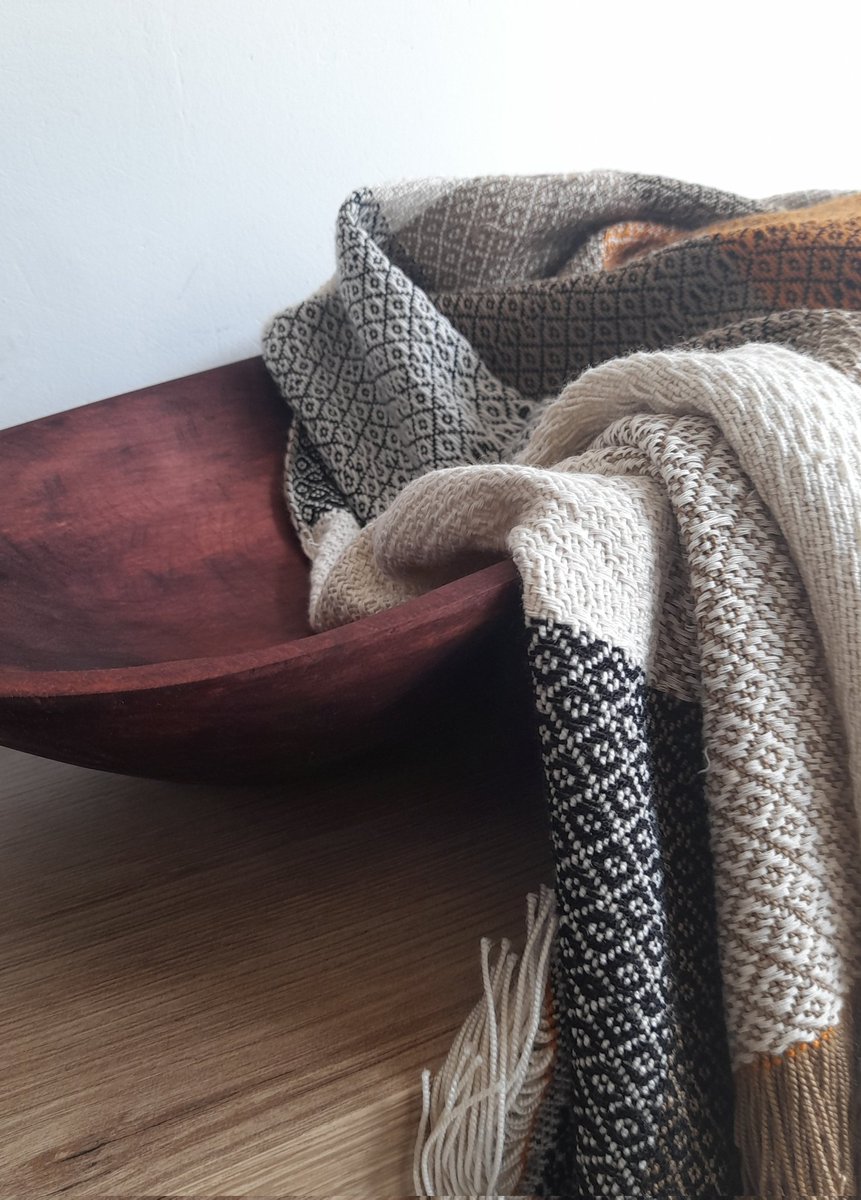 ArtesanatoCo's tweet image. Hacemos que la artesanía y el diseño conspiren en la producción de objetos para la moda y la decoracion bajo principios de responsabilidad social y medio ambiental #craftdesign #craftsupport