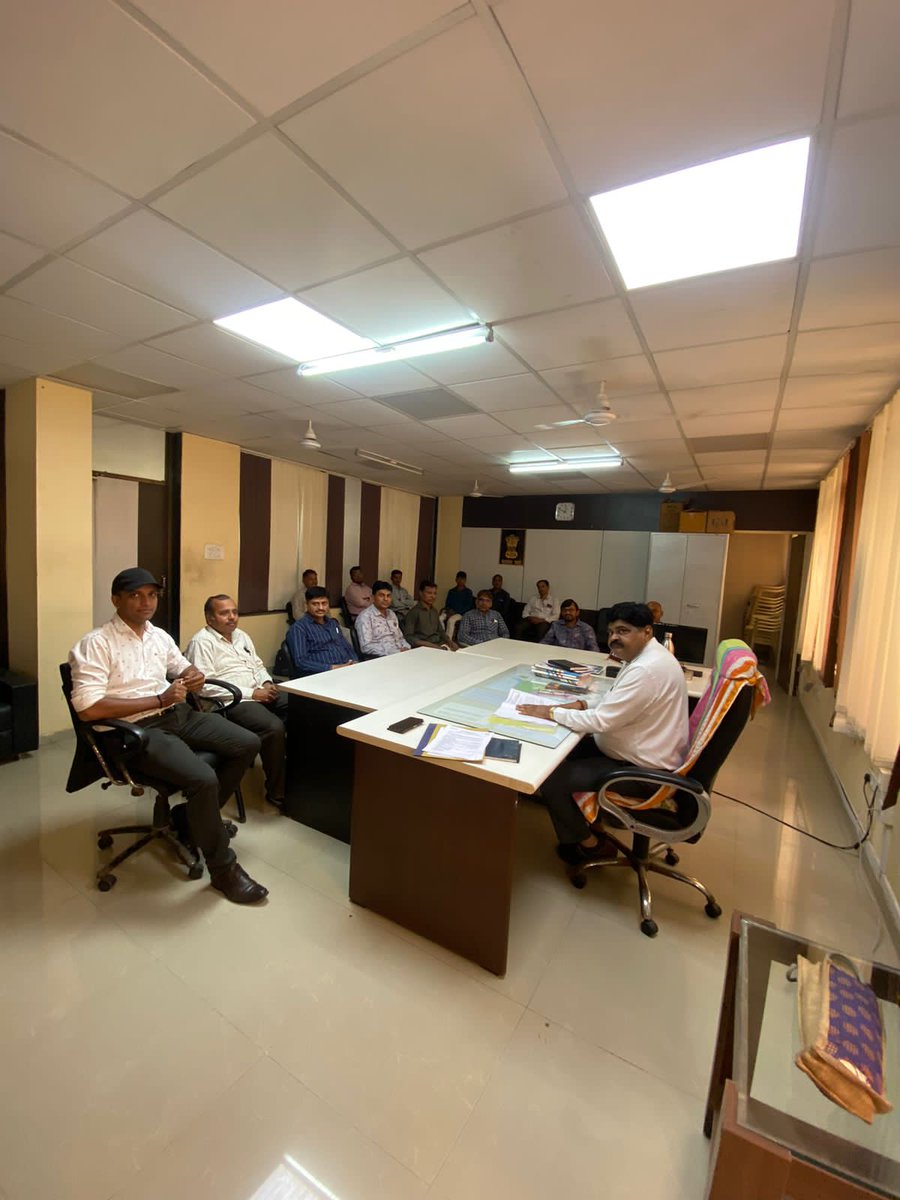 DesarAero's tweet photo. મતદાયાદી ખાસ સંક્ષિપ્ત સુધારણા કાર્યક્રમ 2023 અંતર્ગત મદદનીશ મતદાન નોંધણી અધિકારી અને મામલતદાર ડેસરના અધ્યક્ષ સ્થાને સેક્ટર સુપરવાઇઝર ની તાલીમ તથા મિટિંગ યોજવામાં આવી.@CollectorVad @DEOVADODARA @SdmSavli @ECISVEEP https://t.co/za6HrheVdf