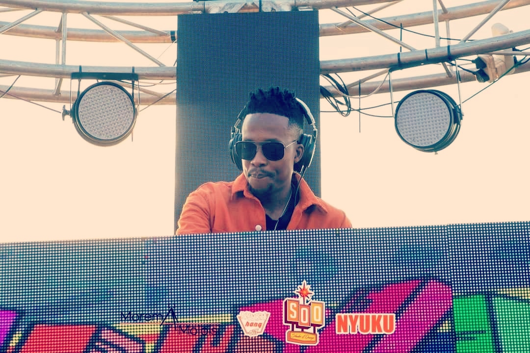 Moco_DIR's tweet photo. Handling Business under the Sun.
@nyuku_everywhere SOO🧡 https://t.co/3zKWfI1Sur