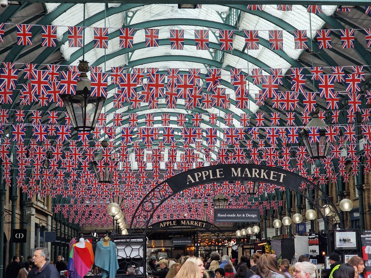 Back to my happy place for a few days 😁😍 I love London! Finally got to ride the Elizabeth Line! ❤️ #London #happyplace #elizabethline