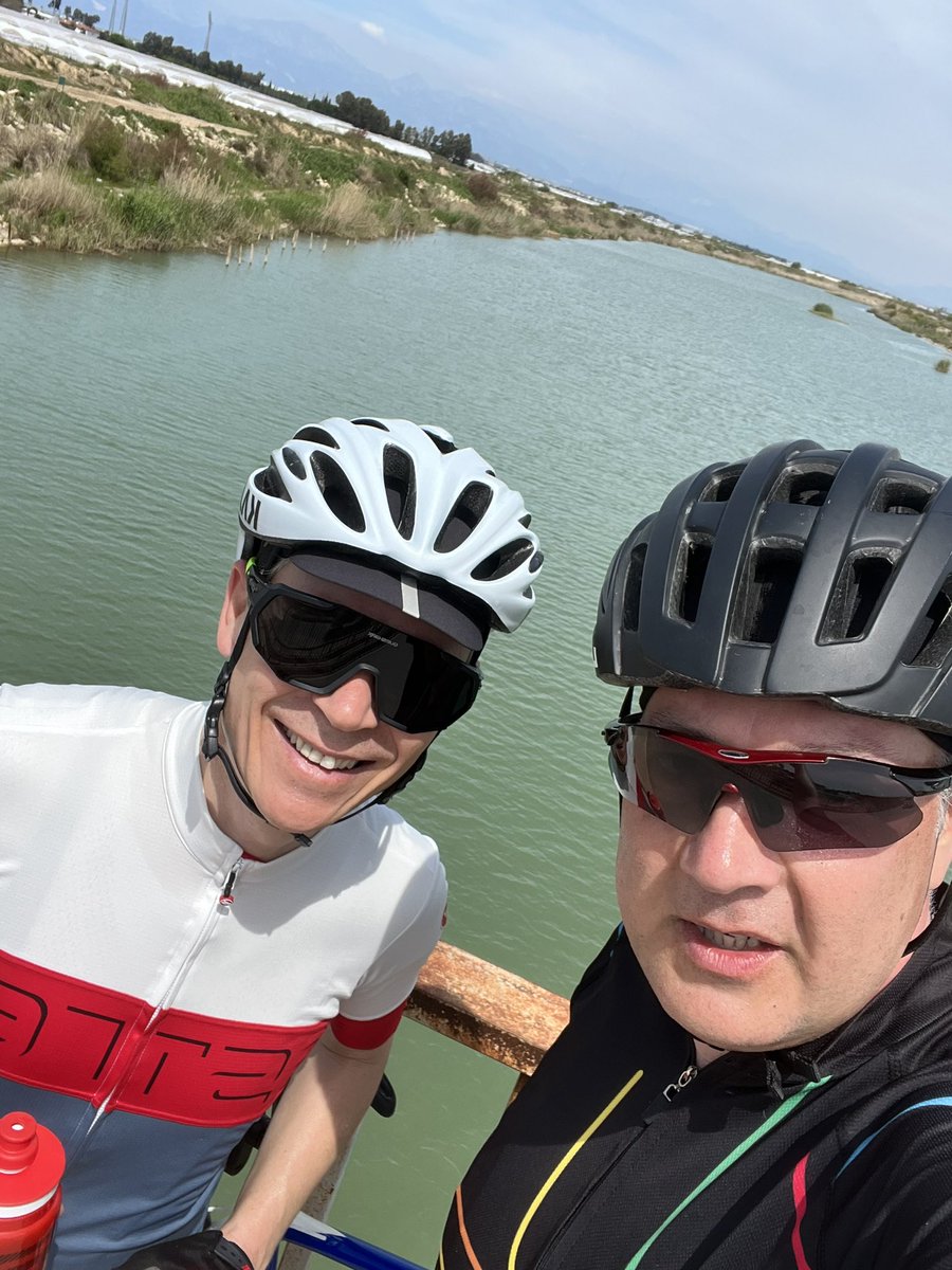 Taaa Romanya’dan misafirim vardı , 4 günlük tatilinin 1 gününü bisikletle ayırdı. Yolun hakkını verdik 100 km lik müthiş Antalya-Aspendos turu yaptık…