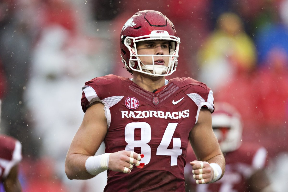 #AGTG 🙏🏽 after a great Spring Game visit and conversation with <a href="/Coach_MWoodson/">Marcus Woodson</a> I’m Blessed to have receive an offer from <a href="/RazorbackFB/">Arkansas Razorback Football</a>. Big Blessings <a href="/LawrencHopkins/">Lawrence Hopkins</a>. #WPS!!! 🐗 <a href="/ESPN3ALLDAY/">Mike Espy</a> <a href="/shayhodge3/">Shay Hodge™</a>