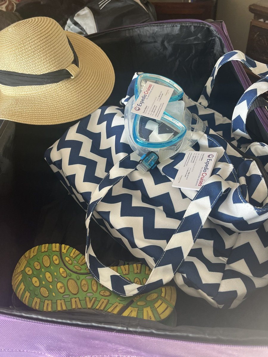 We need to know. 
Are you a early or late packer when it comes to travelling?
Susan is a early on as she has started 10 days before her trip