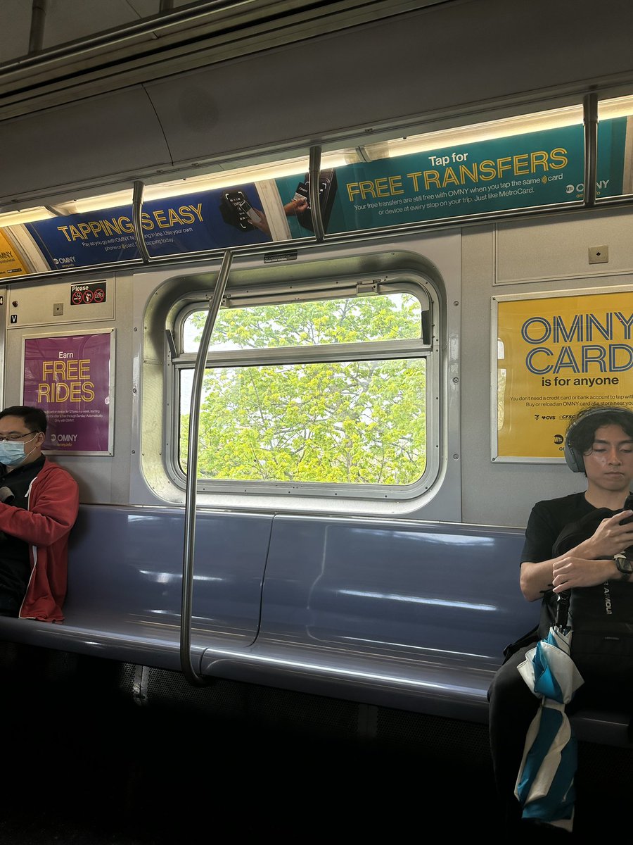 ByrdsLLC's tweet photo. iPhone photo vs Midjourney describe vs describe —s 1000 —c 100
#aitude #AIIA #AIart #NFTCommunity https://t.co/XikDV8ckqI