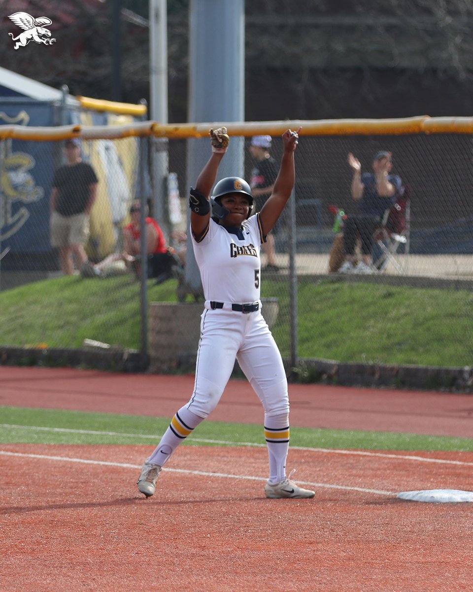 Christie can't be stopped.

Two-run single ties it at three in the bottom of the seventh!

#Griffs