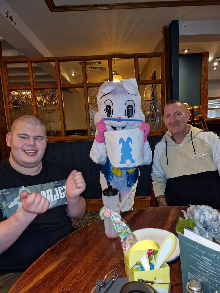 AutismSCrawley's tweet photo. So grateful to our Coaching Halt friends hosting a lovely #Easter gathering for some families we help support via their carers. So very thankful to our @Tesco #Hazelwick friends for bringing Easter eggs for the young people who all had an โeggsellentโ time ๐ฃ๐ฐ#Autism ๐ https://t.co/k4bgpgjCYp