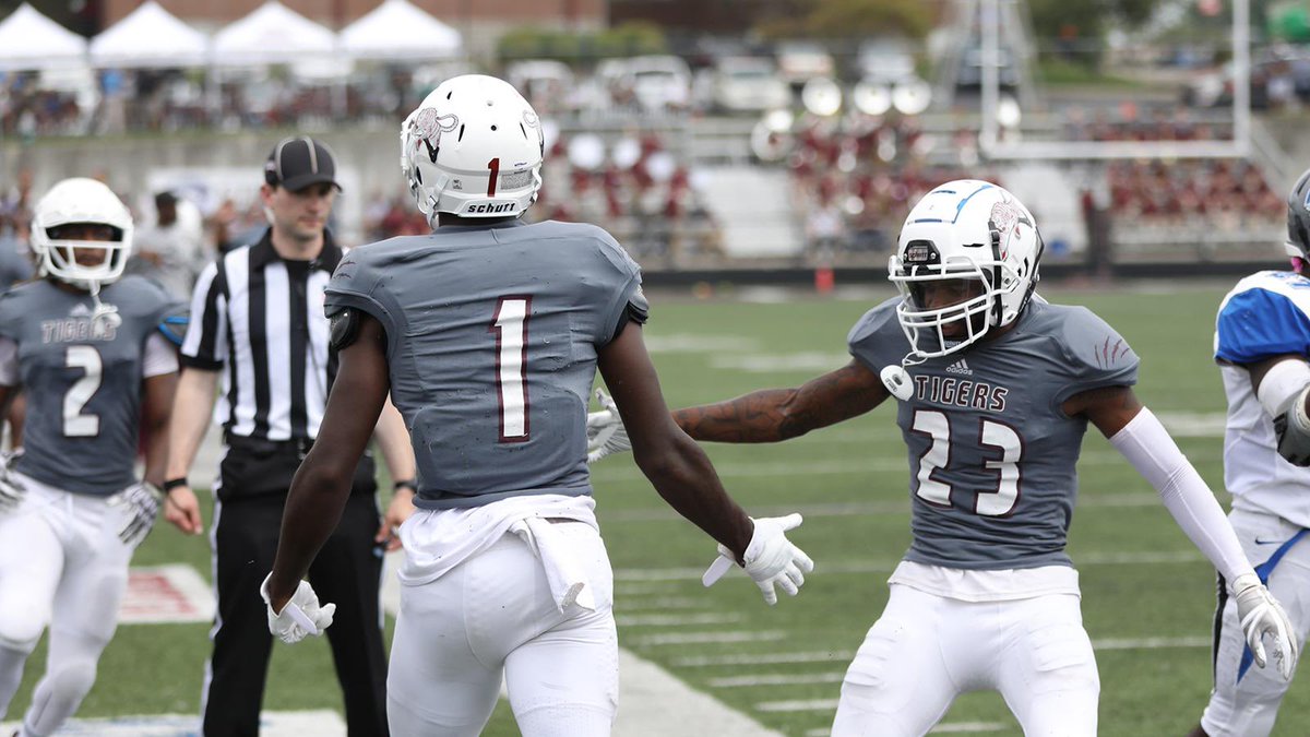 After a great conversation with @CoachRussCville I’m beyond grateful and blessed to receive an offer from Campbellsville University and announce that I am a 100% committed.
<a href="/CvilleTigers/">Campbellsville Tigers</a> <a href="/COACH_THOMSON/">James Thomson</a> <a href="/LedbetterYusuf/">Coach Yusuf Ledbetter</a> <a href="/CoachEllis40/">Renard Ellis</a> <a href="/H2_Recruiting/">Hasani (H2) | Football Recruiting</a> <a href="/polk_way/">PolkWay</a> @WH_BlueDevils
