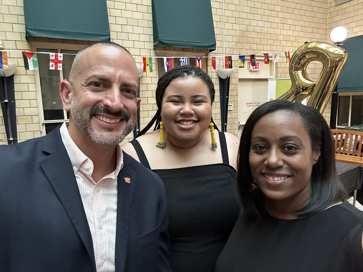 JRGuardiaPhD's tweet photo. Felicidades @LatinxEnAccion on a phenomenal year! #ProudAdvisor @UC_EPS @StuAffUC #UCSAProud https://t.co/CZ1naFFkZT