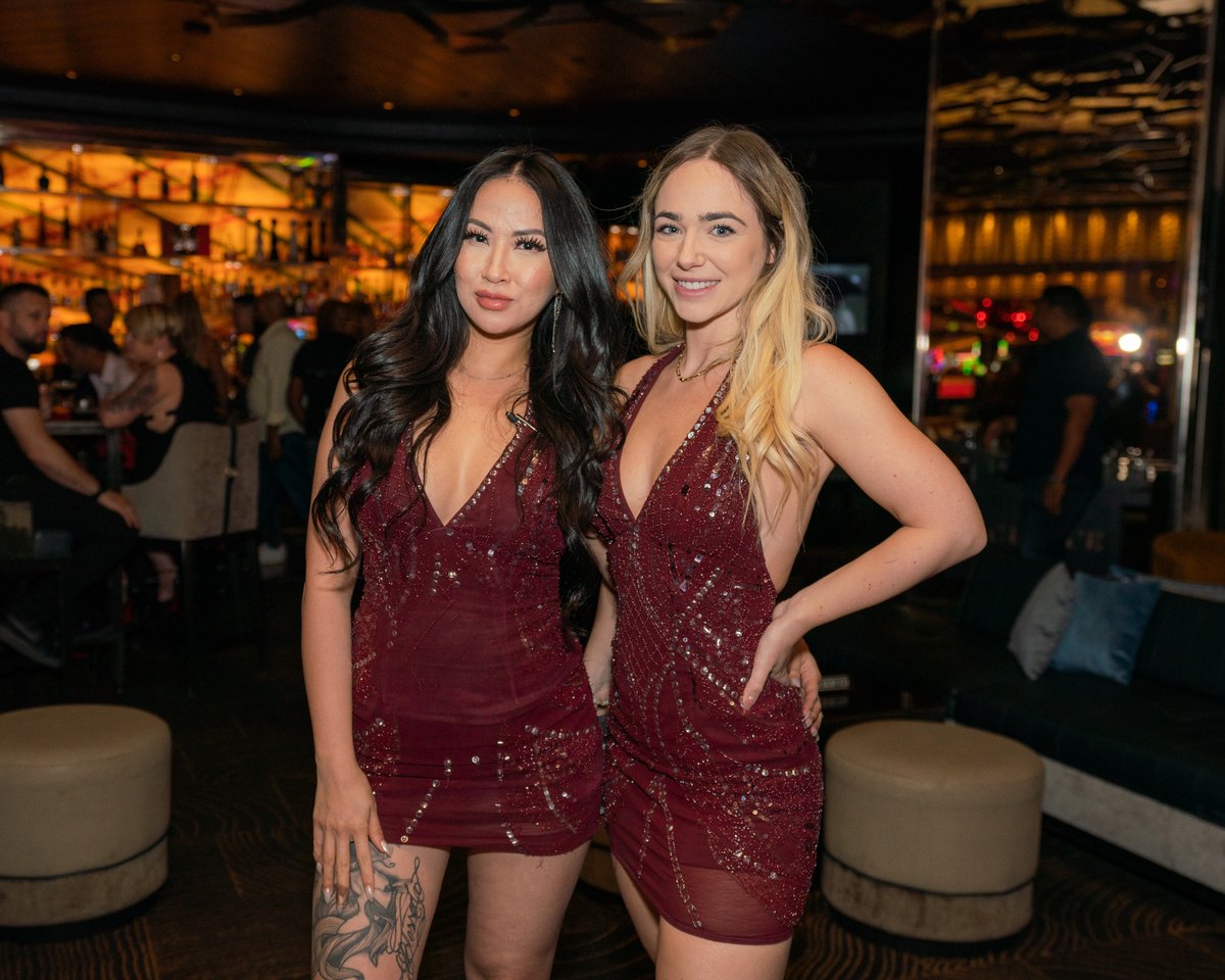 TheCliqueLV's tweet photo. Two is always better than one, we gotchu covered ๐ป
โข
โข
#thecliquelv #vegas #lasvegas #cosmopolitan #cosmopolitanvegas #thecosmo #cocktaillounge #cocktails #girlsnight #vegasnightlife #vegas #lasvegasnightout #drinkspecials #vegasfoodie #vegaslocals #bites #shots #fridaynight https://t.co/2AZJOQSs2v