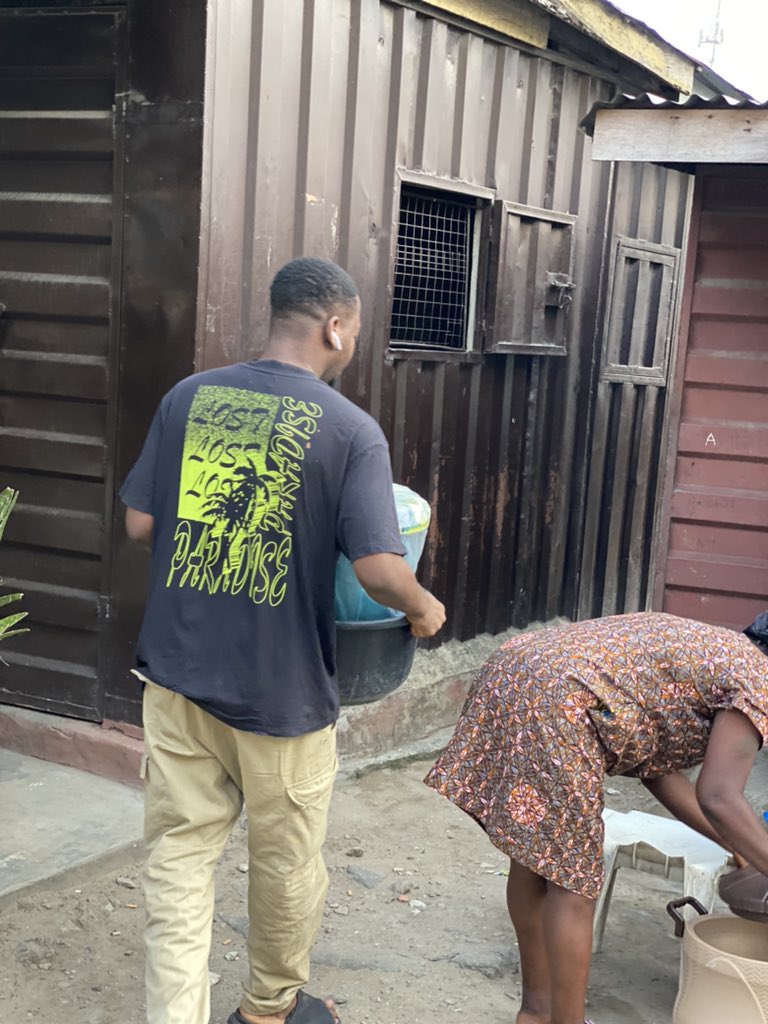 kitt_on's tweet photo. Contributing to the community I grew up in is not just an act of generosity, it is a way of honoring my roots and investing in the future of those who will come after me.

“We go change the narratives for this street - oloye Francis Adedolapo 2023”
#Techinslum soon come https://t.co/v09L5dLOVp