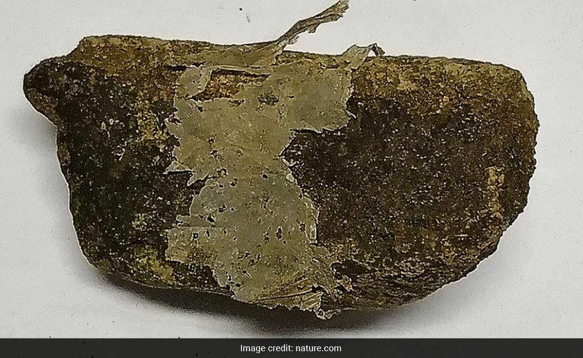 EarthAccounting's tweet photo. Experts Warn About China's '#PlasticRocks', An #Environmental Nightmare. The 'plastic rocks' were found in China's Heichi City. Experts said they were formed from the glut of plastic pollution floating in the ocean https://t.co/e7MiV4ldKx via @ndtv https://t.co/Ox1FiHBbzB