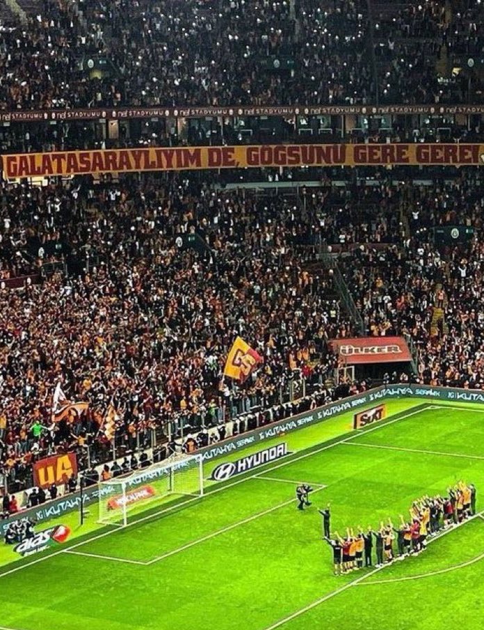 Başımı eğdirmeyen, göğsümü kabartan.

İyi ki Galatasaraylıyım.