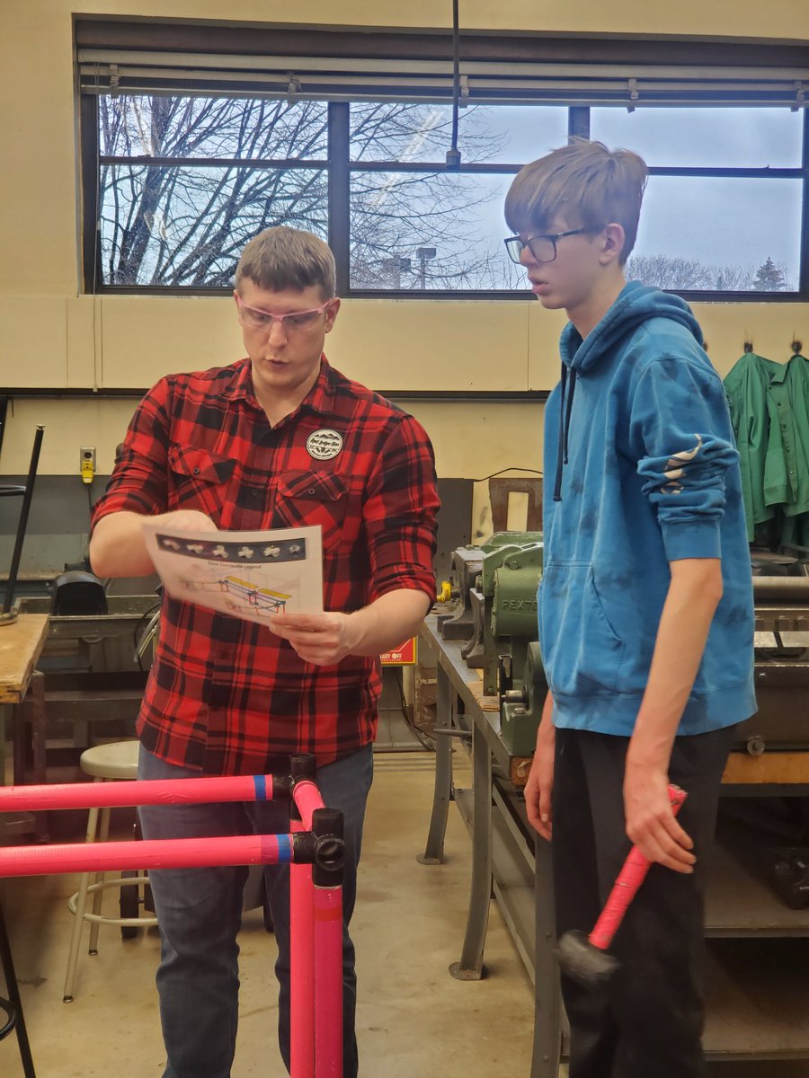 teambjorg's tweet photo. Build looked over the bot, retensioned the chains, and replaced some 3d printed parts that CAD redesigned. In summary, they focused on the general health and maintenance of the robot. (3/4) https://t.co/wS78wu3rSS
