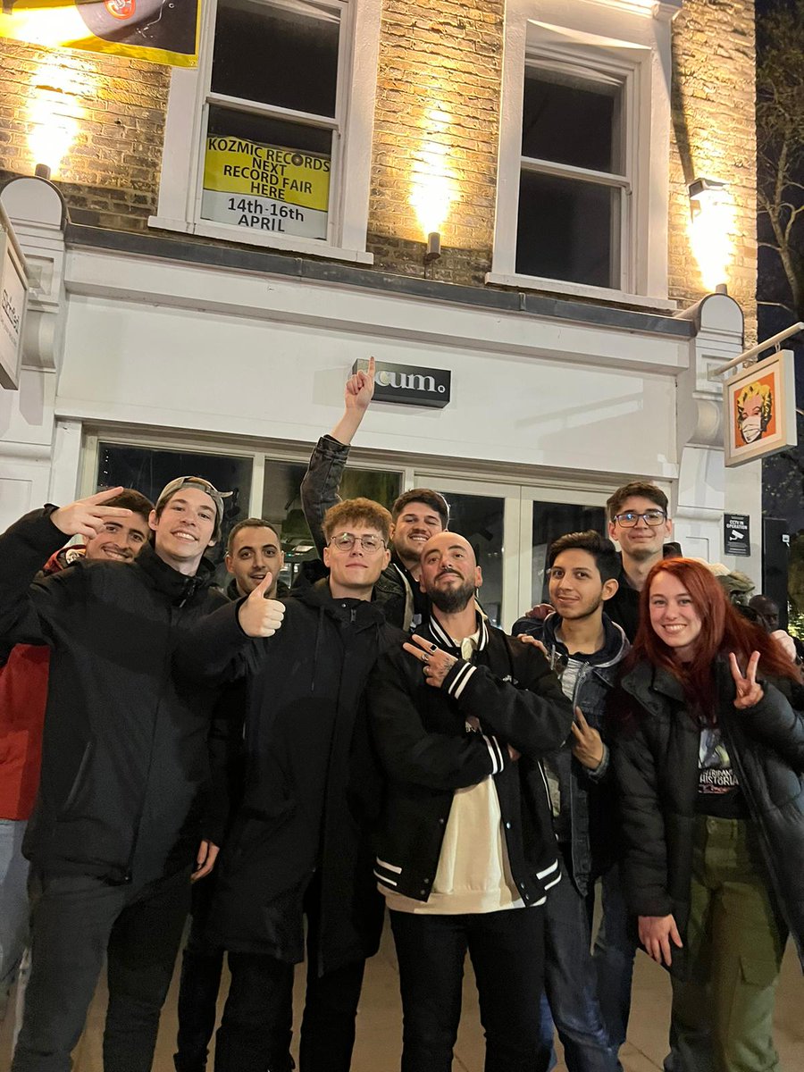 FolagoR's tweet image. cum 👆