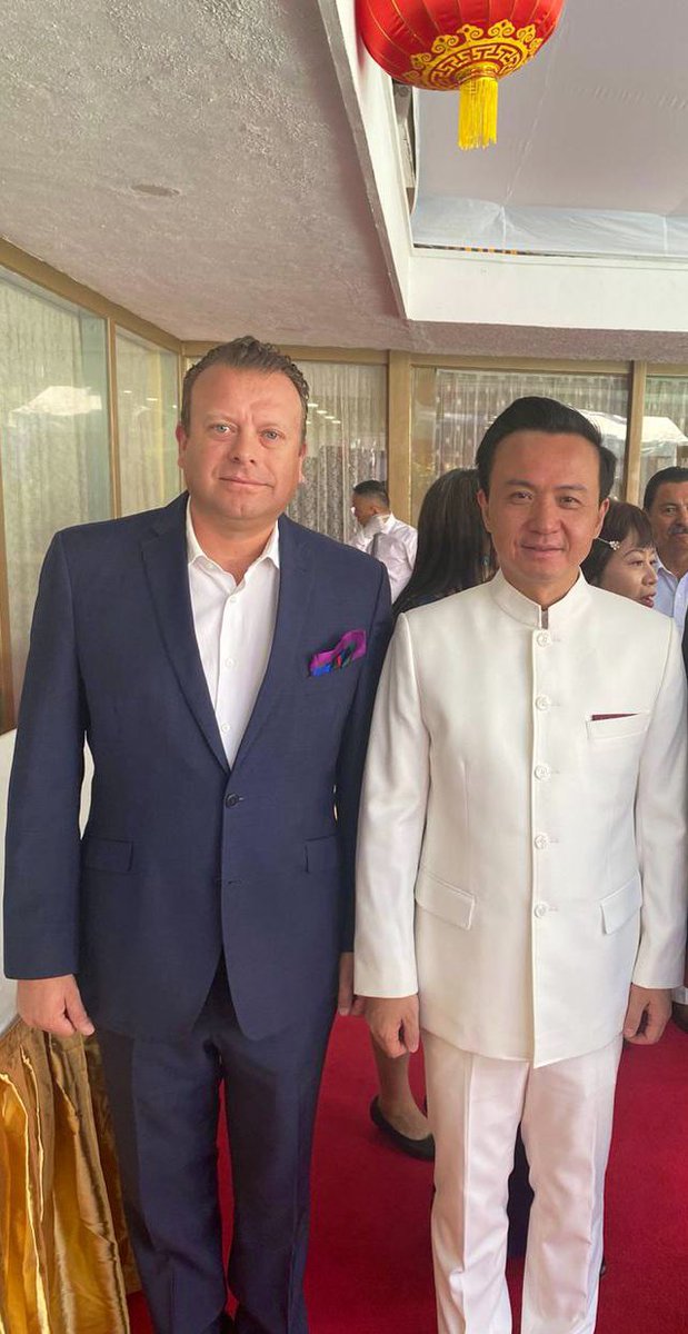 jcarlosvegas's tweet image. Alto honor acompañar al Embajador de China en México @EmbZhangRun en su bienvenida.

张大使观音光临 

Gracias por la hospitalidad @EmbChinaMex 

Lo esperamos con los brazos abiertos en @MoreliaGob 

#Mexico #China 
🇲🇽 🇨🇳