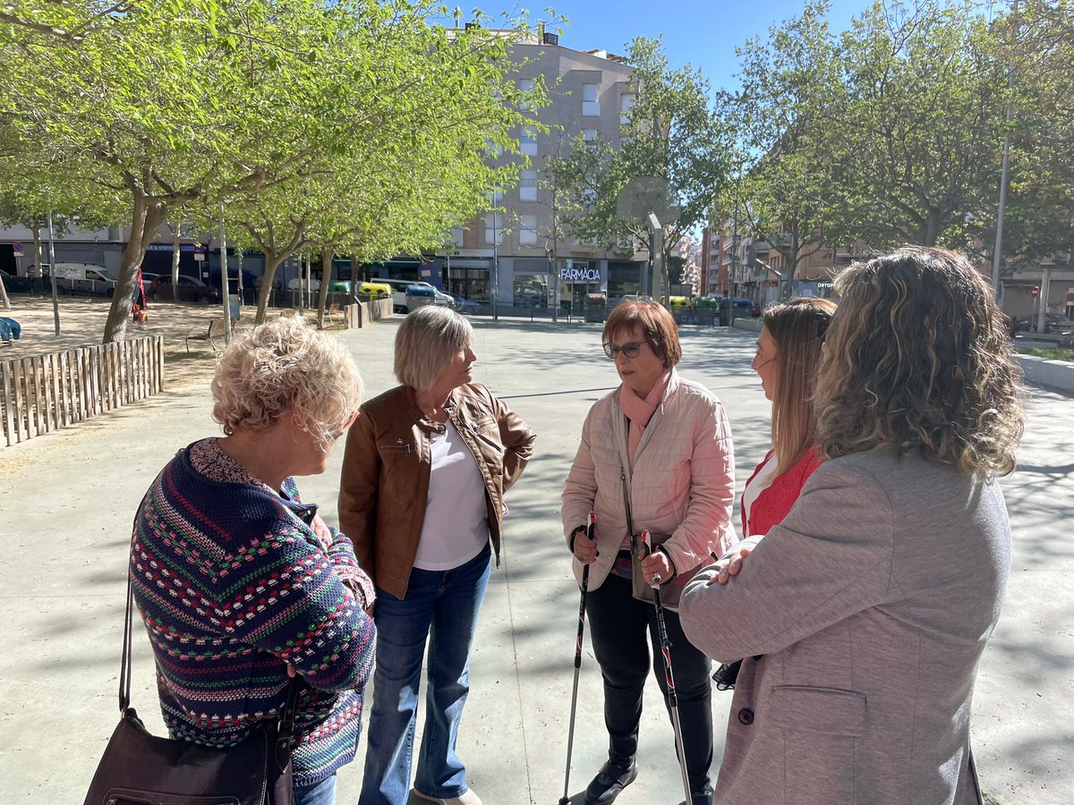 PSCTerrassa's tweet image. 🩷 Matí de carpa a Can Boada per explicar les nostres propostes pel barri, com la compra de camions de recollida de residus lateral esquerra o la restitució dels canvis de circulació que va fer el govern de Ballart fa dos anys.

 #AlcaldessaEvaCandela #CanBoada #Terrassa