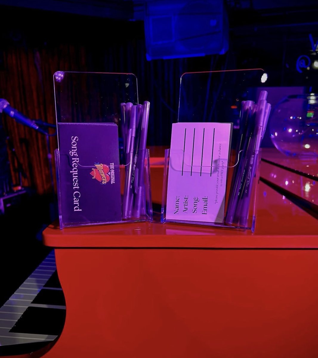 What's it going to be? Bring your best requests and come rock with us tonight! 🤘🎹

#lmgchicago #originalmothers #chicago #chicagoweekend #chicagobar #duelingpianos