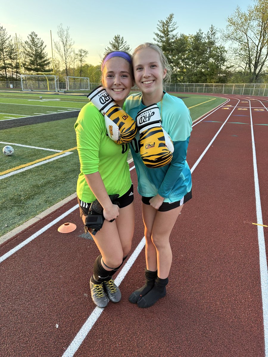 Coachguns's tweet photo. Goals: Hailey Veninga, Hannah Scholze, Hat-tricks: Avery Bangert &amp; Kylie Anderson
Assists: Kylie Anderson, Avery Bangert, Allie Auer, Syd Ladage, Hazel Blumenkemper, Grace Kestler
~
Shutout &amp; KFA:
~
Sydney Baker &amp; Molly Jackson
#heartofgold #waos @BCzuppon @OHS_Tigers https://t.co/Vd3cmip06f