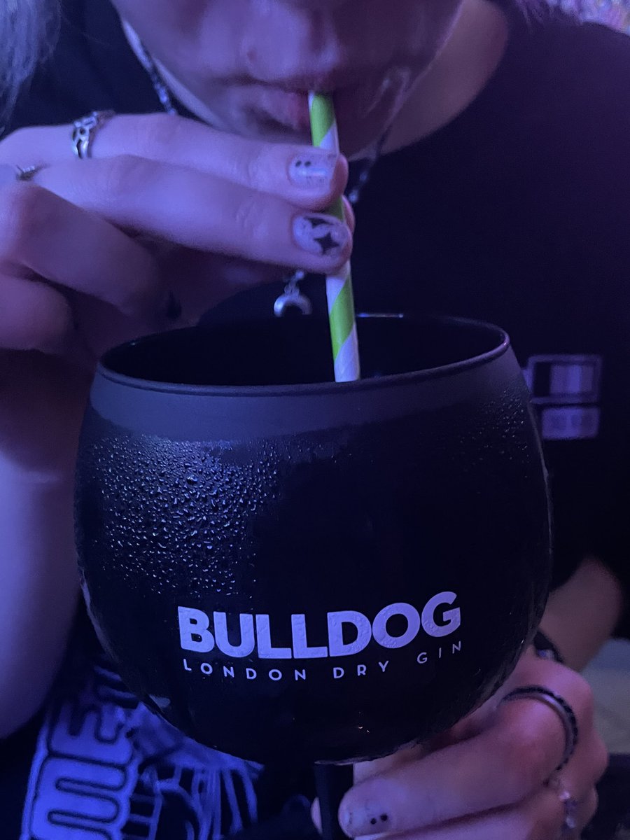 Ieonard420's tweet photo. mam swoje demony BULLDOG https://t.co/e2deckHrOQ