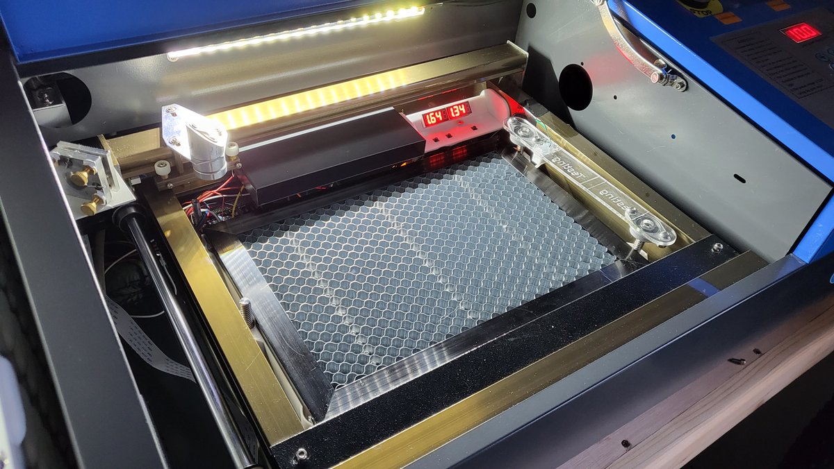 dudisgit's tweet image. I made a moving z bed for meh laser cutter, it beeps :D