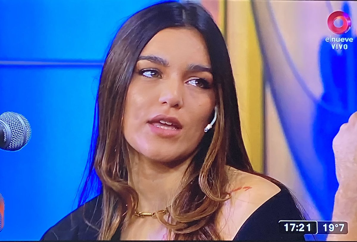 Hace minutos pasó @AngelaNavarroOk por #LaTardeDelNueve @canal9oficial a deslumbrar con su talentosa voz y carisma 🤍 Un placer volver a verla en televisión. A días del estreno de #CABRON … se vieneeeeeee!!! 🔥 #AngelaNavarro