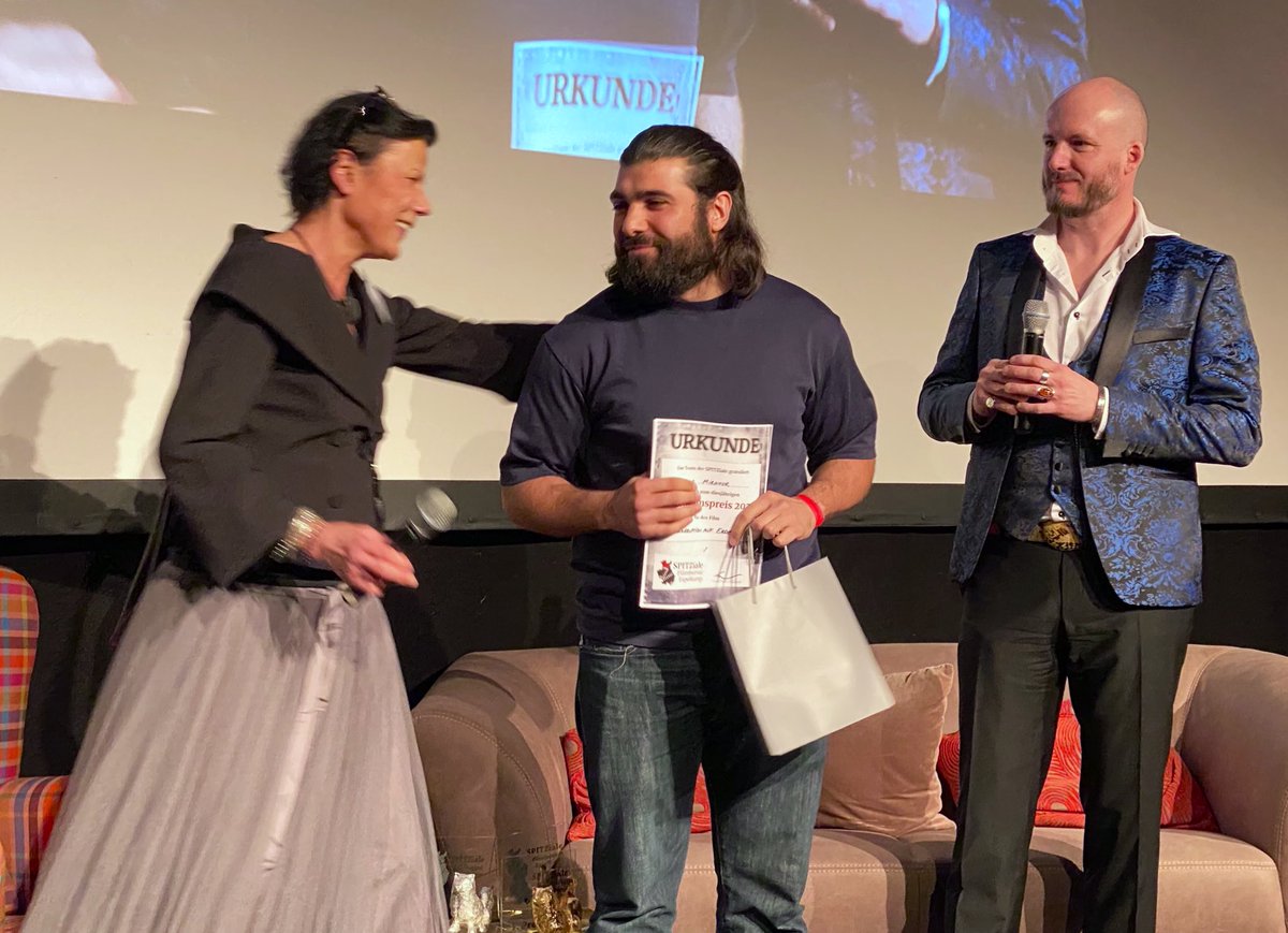 spitziale's tweet photo. Der Publikumspreis der #SPITZiale im 1. Filmblock geht an Omid Mirnour mit „Korruption auf Erden“! https://t.co/IN9p7Sj0On