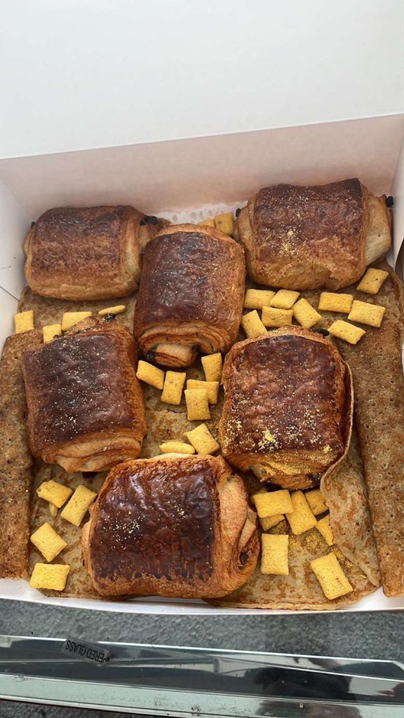 Y’a une meuf elle a commandé une Box Brunch sur Insta pour 20€ et elle a reçu ça