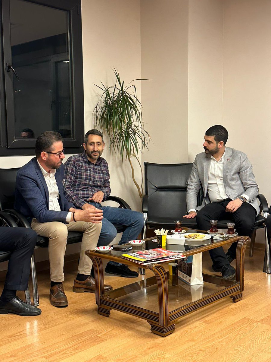 İftar yemeğimizin ardından Maltepe Cemevi’ni ziyaret ettik.