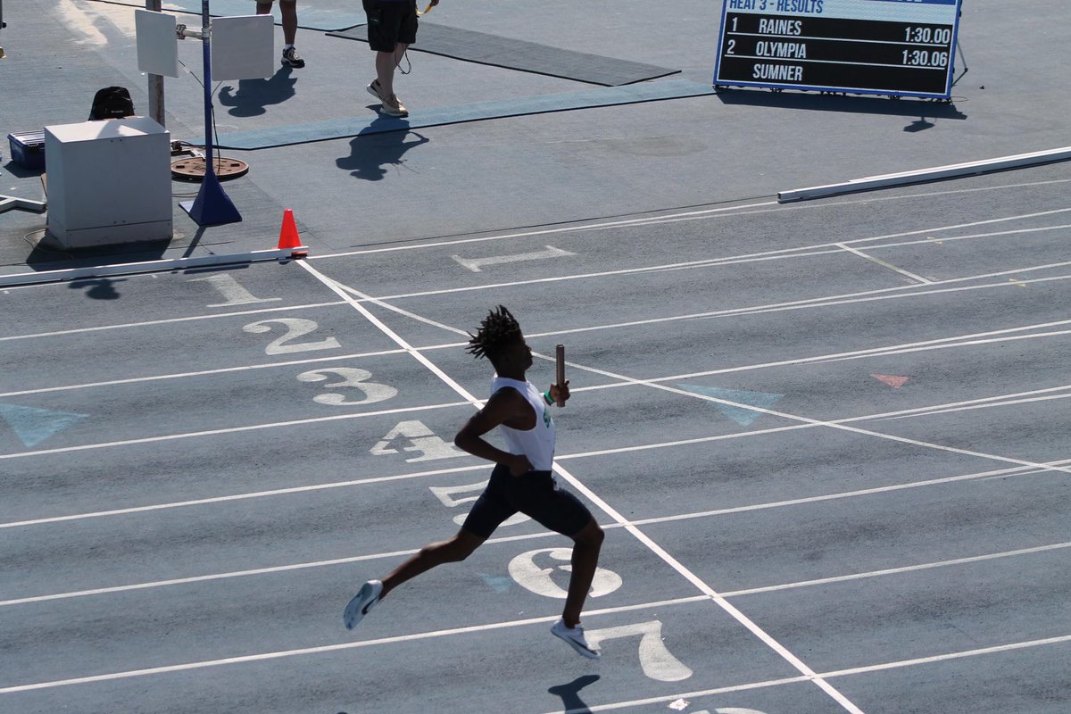 CalebTaylor117's tweet photo. Some pics at florida relays at UF glad for the opportunity #trackandfield #recruitment #D1 #college #AGTG https://t.co/6eYHu9GXv2