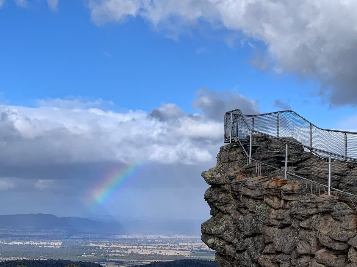 erika_mcinerney's tweet photo. I love Gippsland but the other G word has a piece of my heart. 4 trips in 8 years and the Pinnacle never disappoints π
#gariwerd @visitgrampians #schoolholidays #smallbiz https://t.co/b5Dai6z8Vf