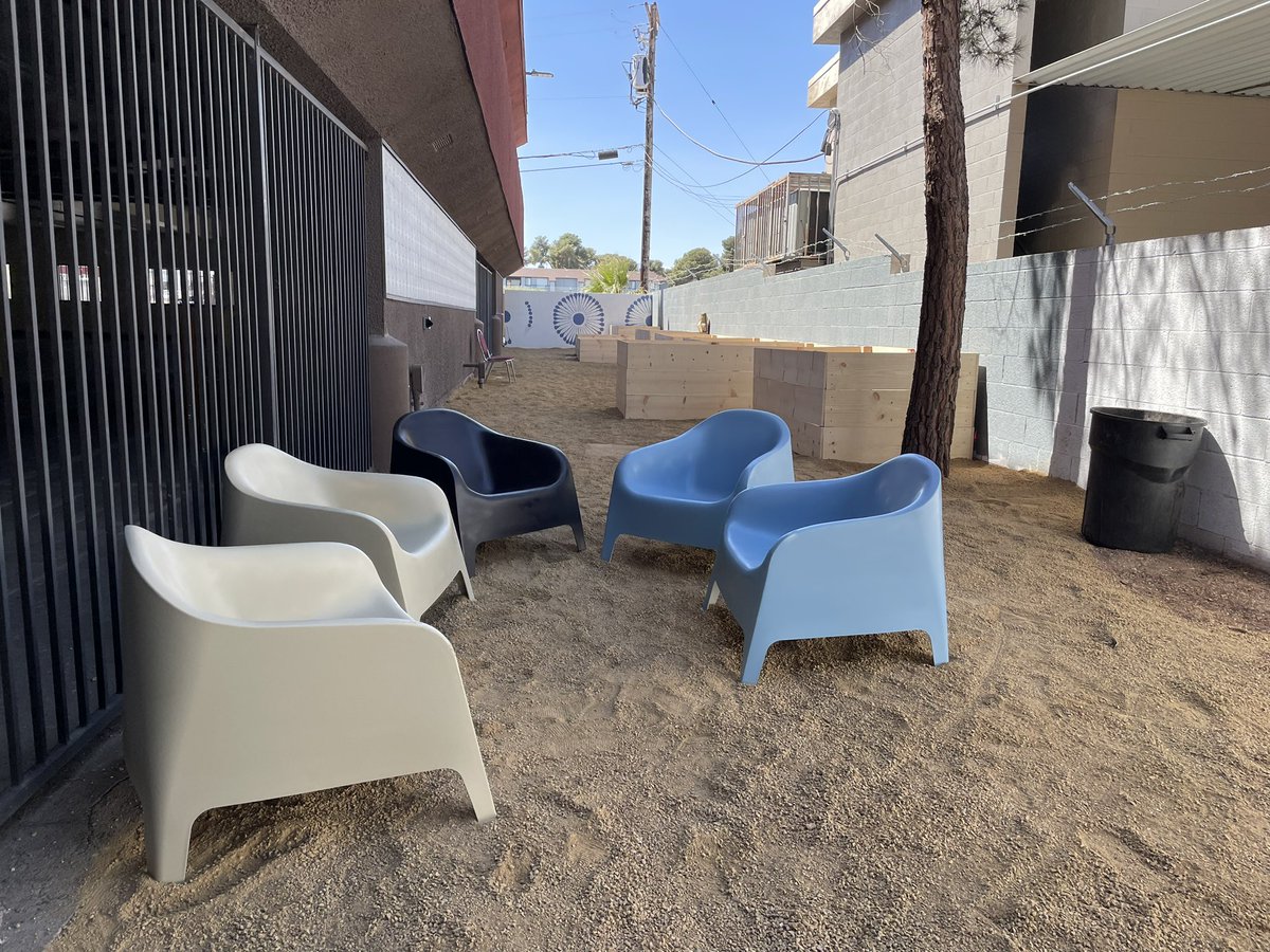 ForRecovery's tweet photo. Thank you to the 30+ volunteers and community members who came out to the community recovery center today! We’re getting close to the launch of the new community garden next Friday 4/21
#LasVegas #ForRecovery #RecoveryCurrent #Nevada #Sober #Garden #ODAAT #NV https://t.co/ZDH9qqNxxu