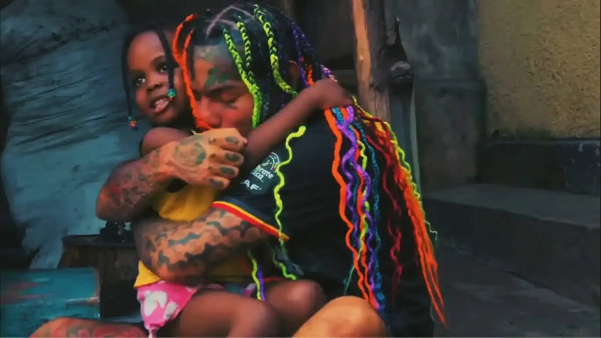 ZonaSuburbana's tweet photo. 6ix9ine lança nova música e vídeo “WAPAE”, filmado em Uganda
#Rap #HipHop # Bulin47 #6ix9ine #AngelDior #Lenier #WAPAE
🔽Matéria completa acesse🔽
https://t.co/ZNPYttuG0e https://t.co/q4dtthq7OS