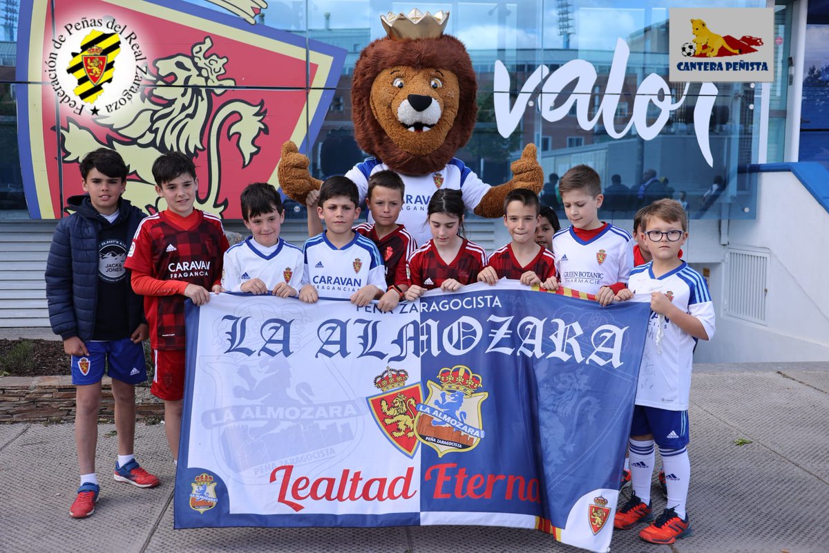 FPRealZaragoza's tweet photo. En el partido ante el @realracingclub nos han acompañado los niños y niñas de la @PAlmozara #CanteraPeñista #RealZaragoza #Zarpa #FPRZ https://t.co/dRaUZ39pbk