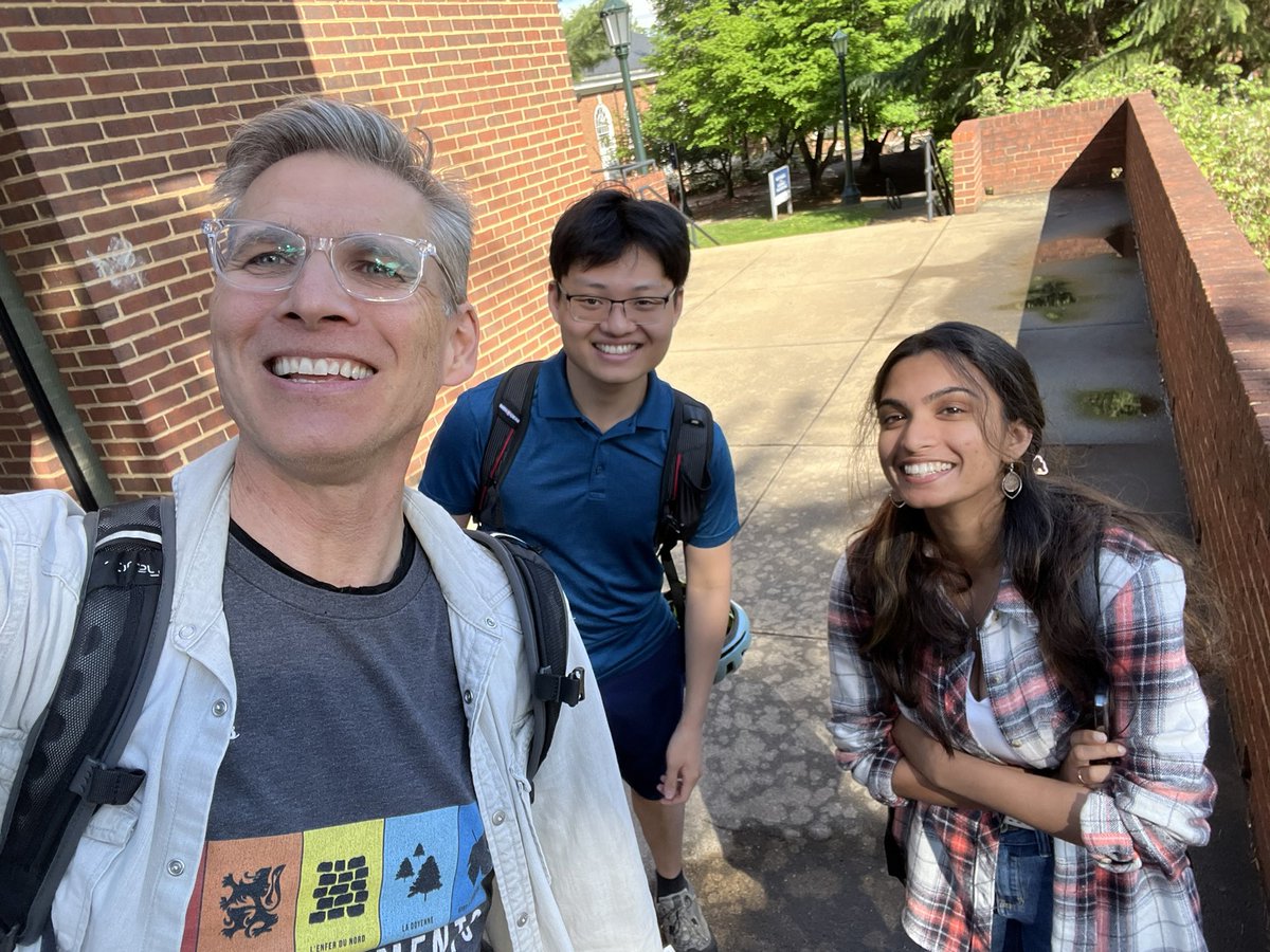 StemCSTeacher's tweet photo. @UVA for HS computer programming competition with @LCPS_Academies CS freshman who did awesome their for their first competition. I also got to spend time with my former CS students who are now at uva https://t.co/TpP68yMZqk