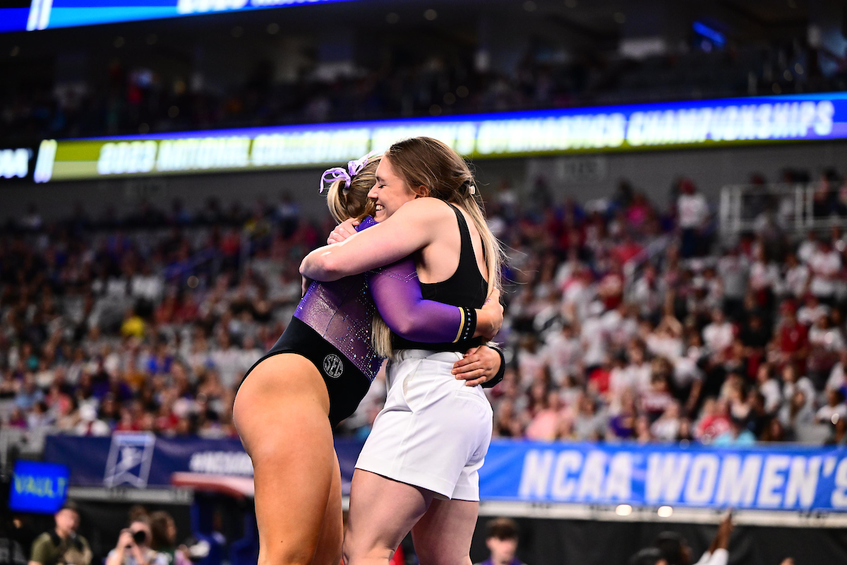 LSUgym's tweet photo. The griddy off the floor for the last time this season... we're not crying https://t.co/BLmjssTBcv