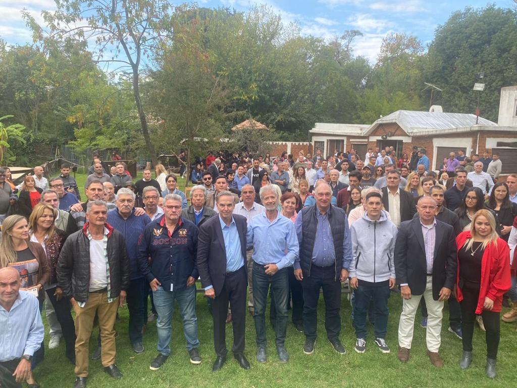 marcecardoso10's tweet photo. Encuentro con dirigentes encabezado por @MiguelPichetto. 
Vamos Argentina🇦🇷
@ERFNacional https://t.co/dalFN1skHU
